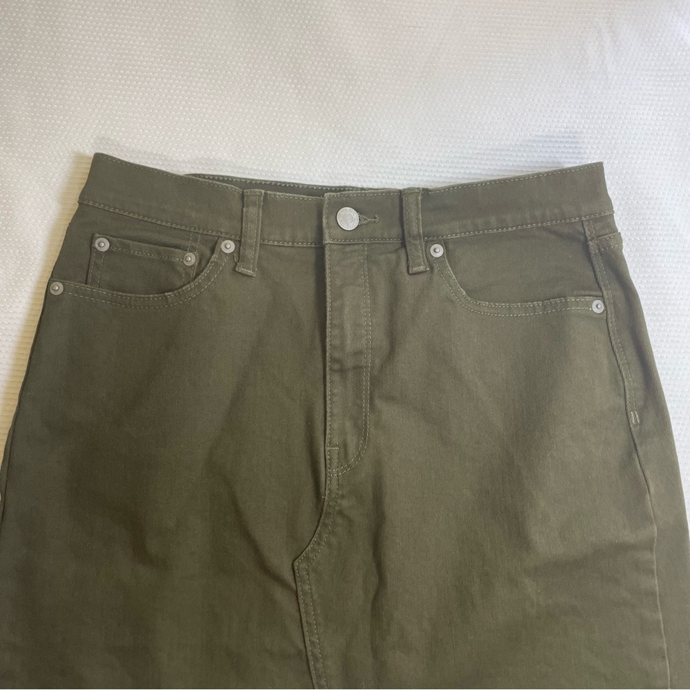 Banana Republic Olive Pencil Skirt - Picture 3 of 9